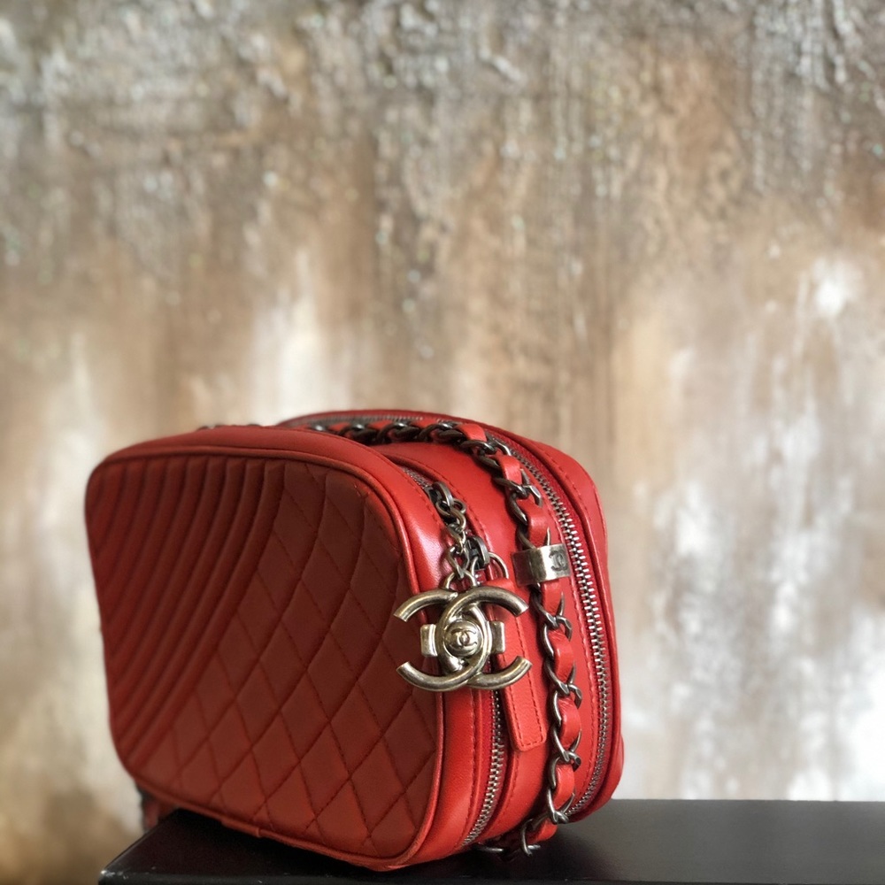 CHANEL CROSSBODY BAG - Picture 4 of 11
